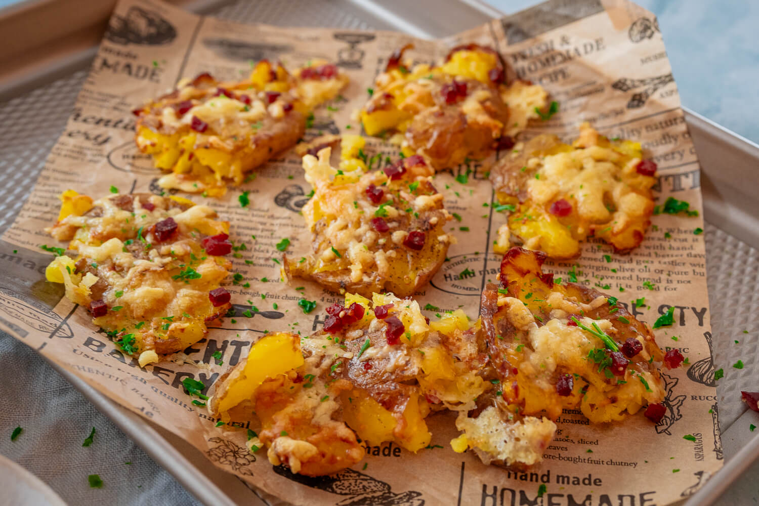 Knusprige Kartoffeln mit Käse und Schinken