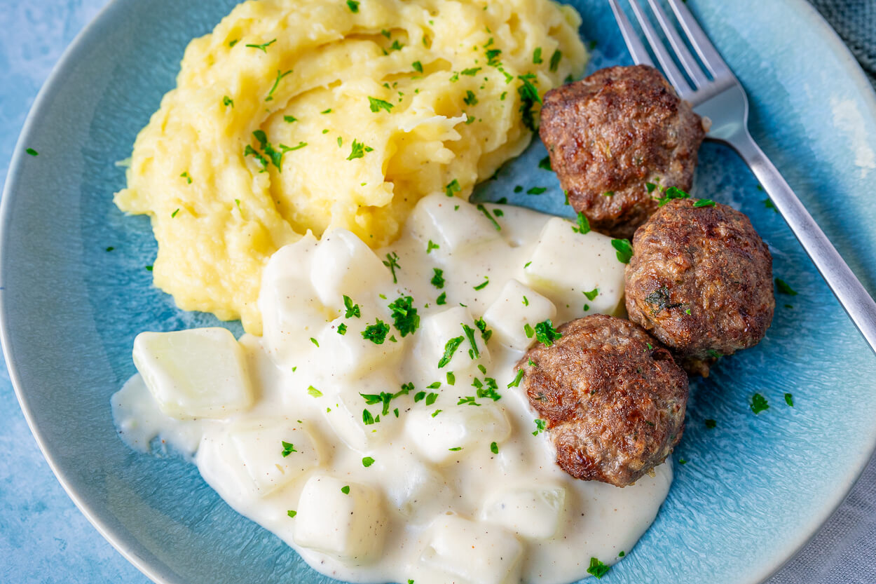 Rahmkohlrabi – einfaches Rezept für Gemüse in cremiger Soße - Einfach ... Rahmkohlrabi – einfaches Rezept für Gemüse in cremiger Soße - Einfach ...