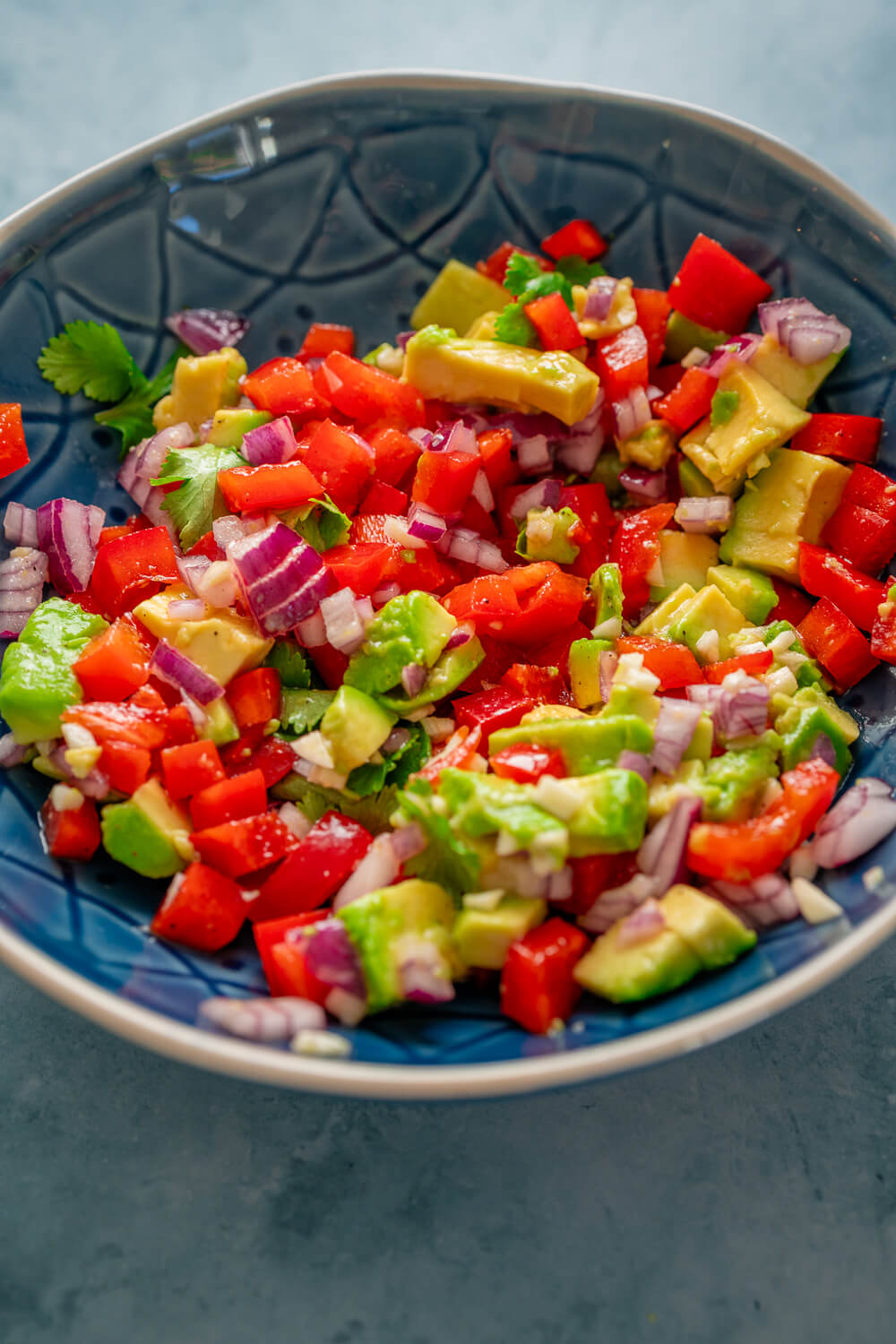 Mega leckeres Mittagessen mit Lachs und Avocado-Salsa Mega leckeres Mittagessen mit Lachs und Avocado-Salsa