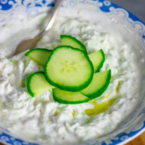 Tzatziki wie in Griechenland: einfaches Rezept mit Schritt-für-Schritt-Anleitung.