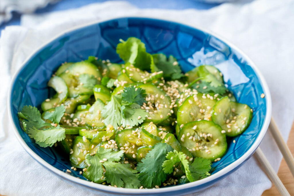 Asiatischer Gurkensalat – einfaches Rezept – schnell und lecker