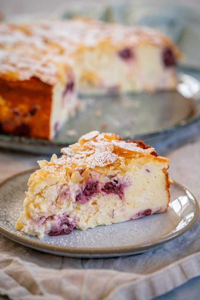 Omas Käsekuchen mit Kirschen – einfach mega saftig