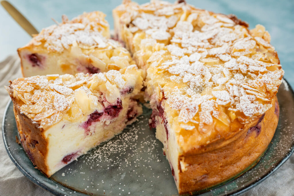 Omas Käsekuchen mit Kirschen – einfach mega saftig