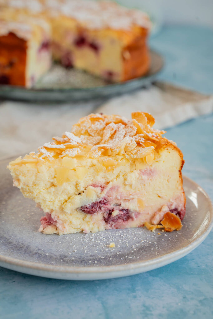 Omas Käsekuchen mit Kirschen
