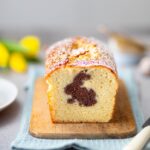 Saftiger Rührkuchen mit Schoko-Hasen im Inneren 🐰 Einfaches Rezept mit Wow-Effekt – perfekt fürs Osterfest!