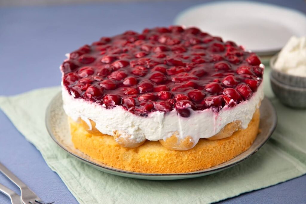 meine schnelle Windbeuteltorte mit Kirschen