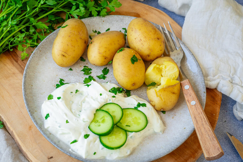 Pellkartoffeln mit Kräuterquark