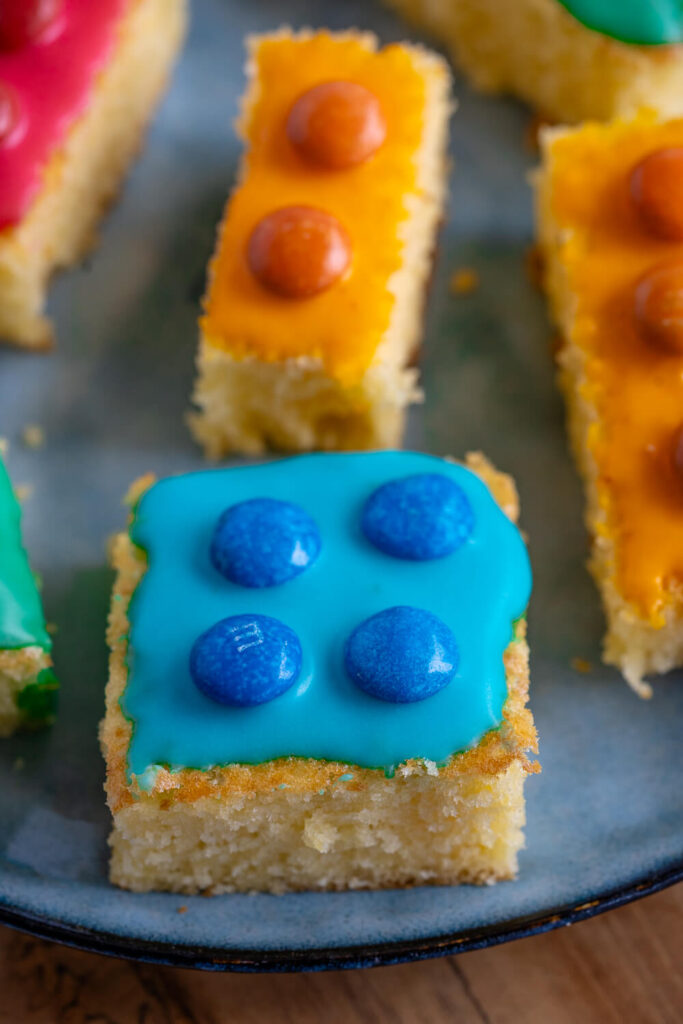Geburtstagskuchen für Kinder - Legostein Kuchen