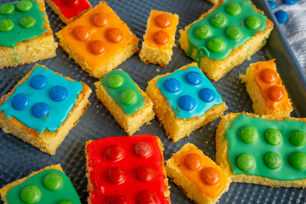Legokuchen - Zitronenkuchen mit Smarties