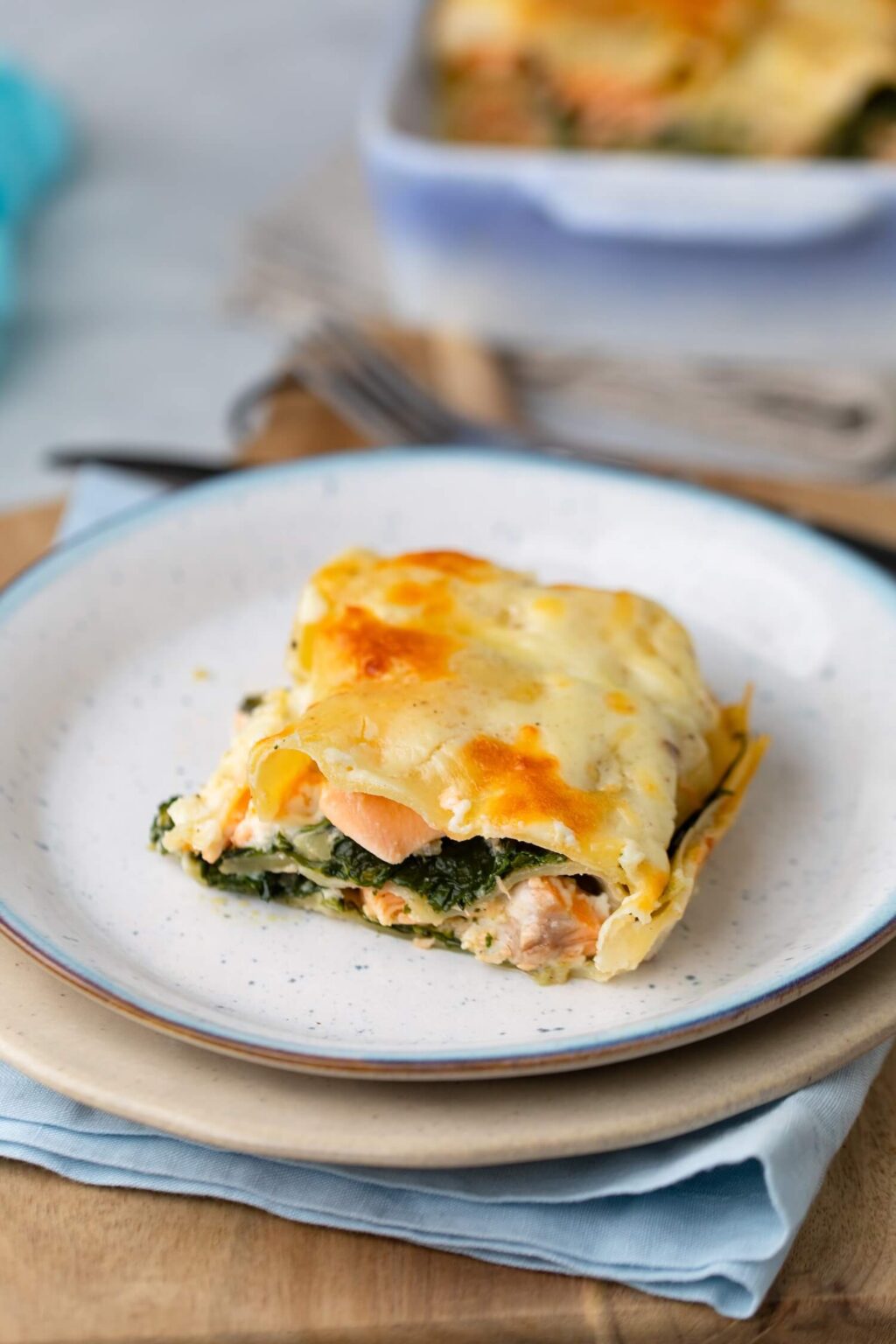 Lachs Lasagne mit Spinat - einfaches Rezept mit cremiger Sauce ... Lachs Lasagne mit Spinat - einfaches Rezept mit cremiger Sauce ...