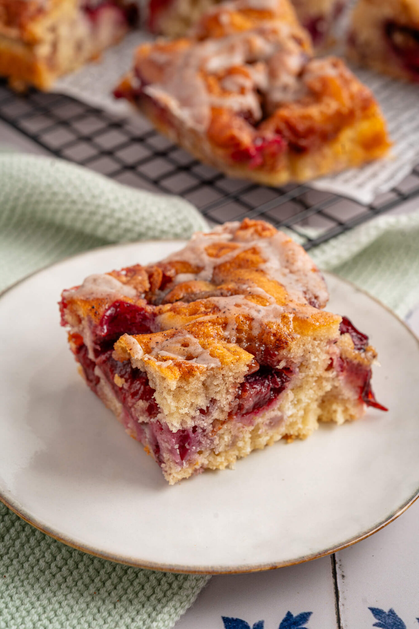 Pflaumenkuchen mit Zimt und Zucker - mega saftig und lecker