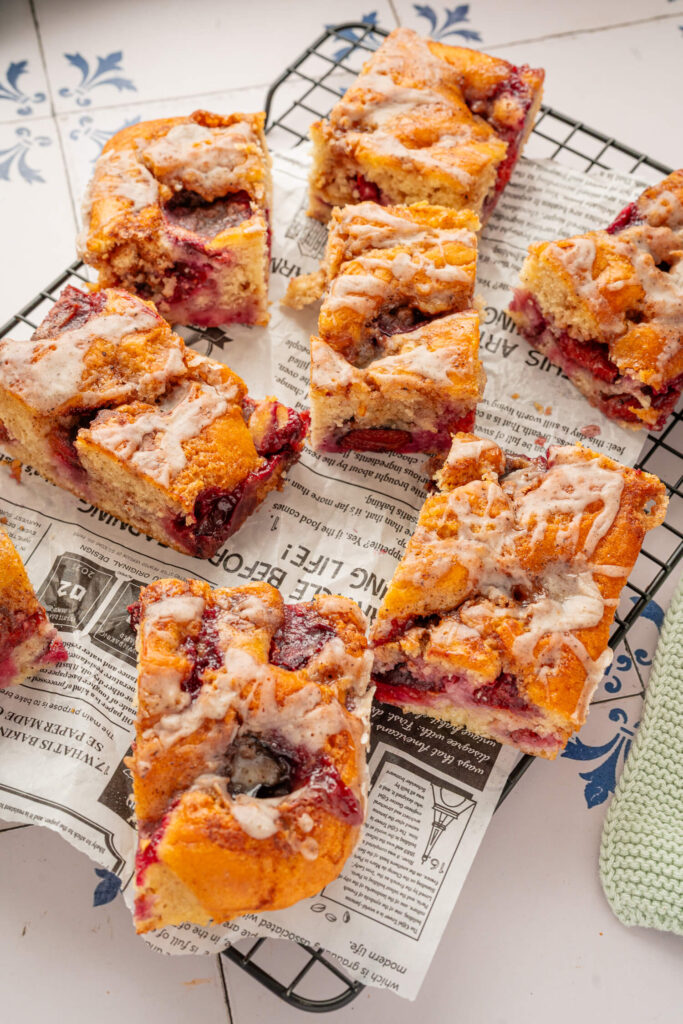 Zimtschnecken-Kuchen mit Pflaumen