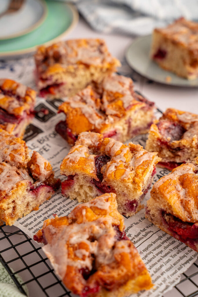 Zimtschnecken-Kuchen mit Pflaumen