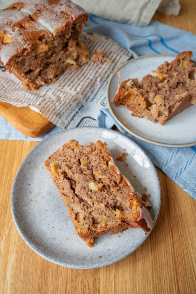 Apfelkuchen mit Nuss - super saftiger Rührkuchen mit Apfel