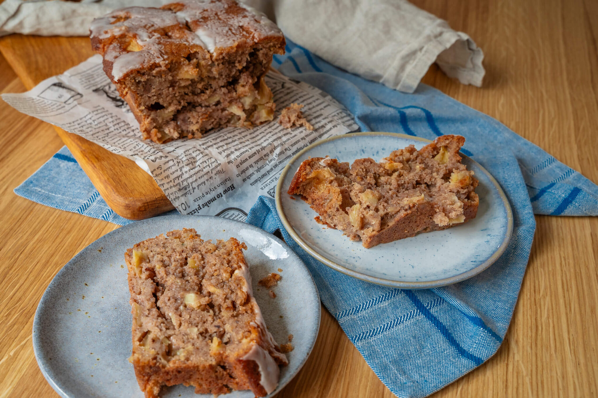 Apfelkuchen mit Nuss &amp; Zimt - so saftig war Rührkuchen noch nie
