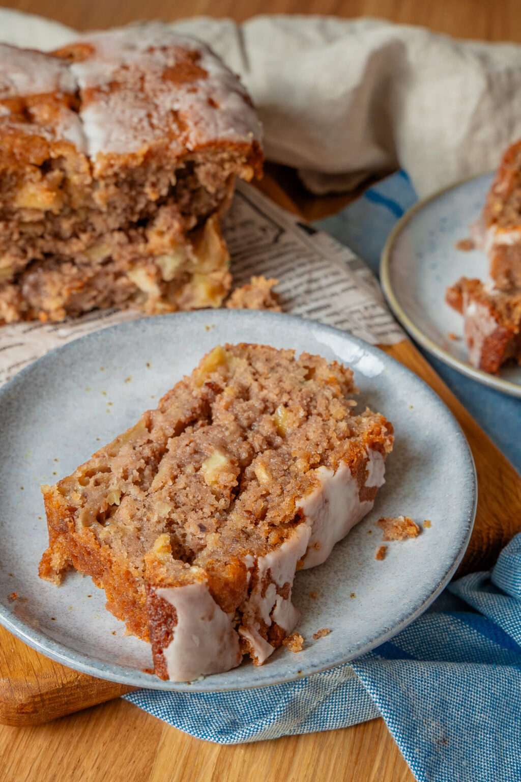 Apfelkuchen mit Nuss &amp; Zimt - so saftig war Rührkuchen noch nie