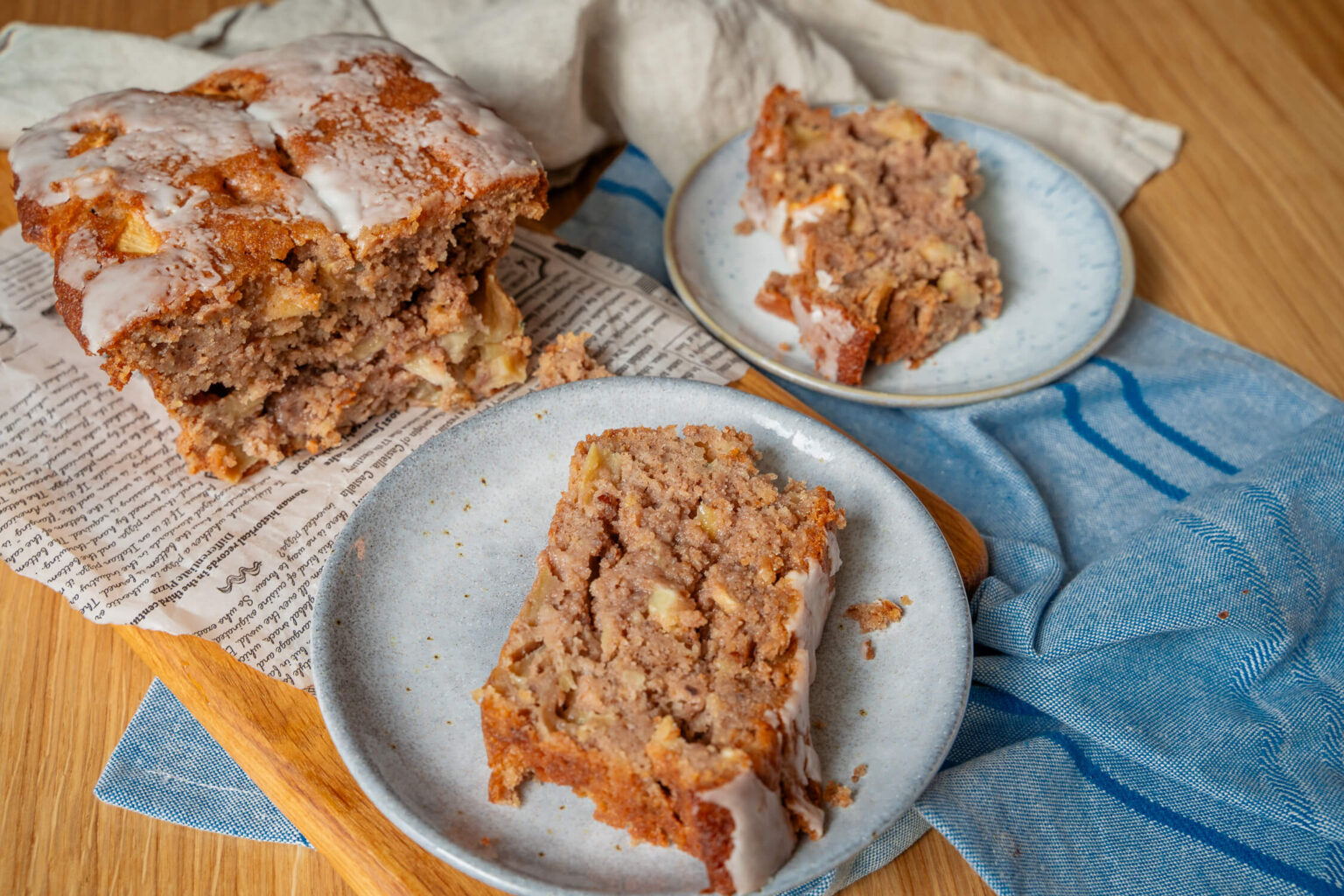 Apfelkuchen mit Nuss &amp; Zimt - so saftig war Rührkuchen noch nie