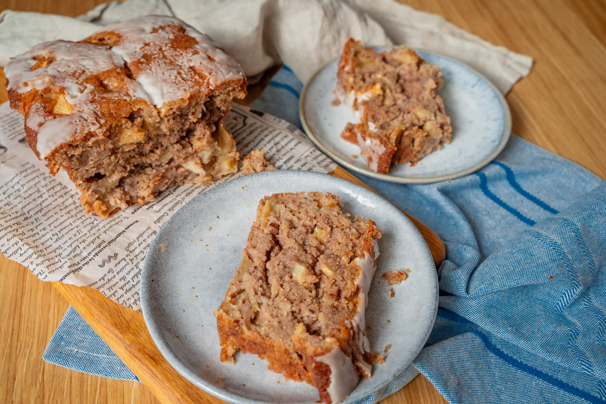 Apfelkuchen mit Nuss &amp; Zimt - so saftig war Rührkuchen noch nie