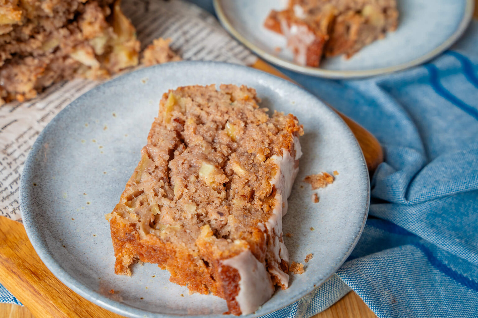 Apfelkuchen mit Nuss &amp; Zimt - so saftig war Rührkuchen noch nie