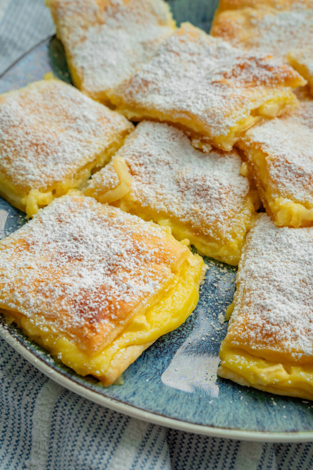 Schneller Apfelkuchen mit Blätterteig und Pudding - Einfach Malene Schneller Apfelkuchen mit Blätterteig und Pudding - Einfach Malene