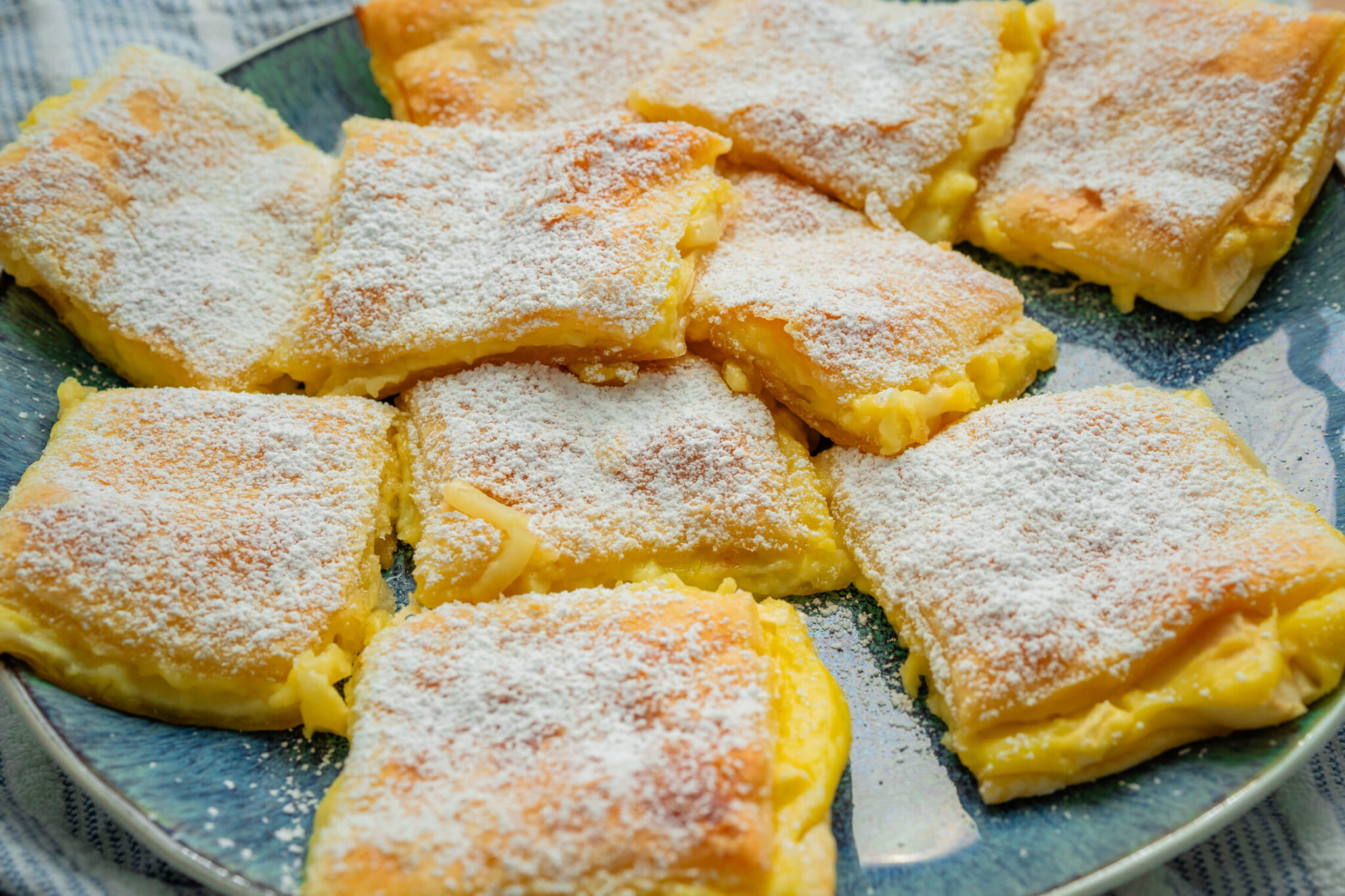 Schneller Apfelkuchen mit Blätterteig und Pudding - Einfach Malene Schneller Apfelkuchen mit Blätterteig und Pudding - Einfach Malene