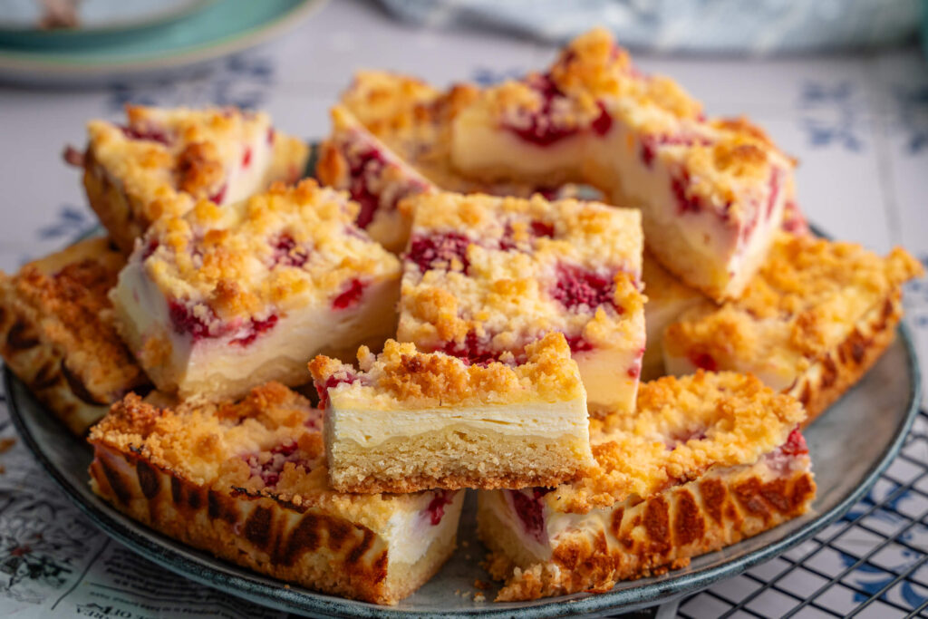 Quark-Himbeer-Kuchen mit Butterstreuseln