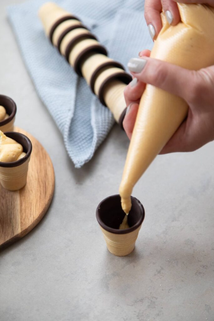 Diese kleinen Kuchen im Waffelbecher sind schnell gebacken und perfekt für den Kindergeburtstag. Ein einfaches Rezept, das bei Groß und Klein gut ankommt.