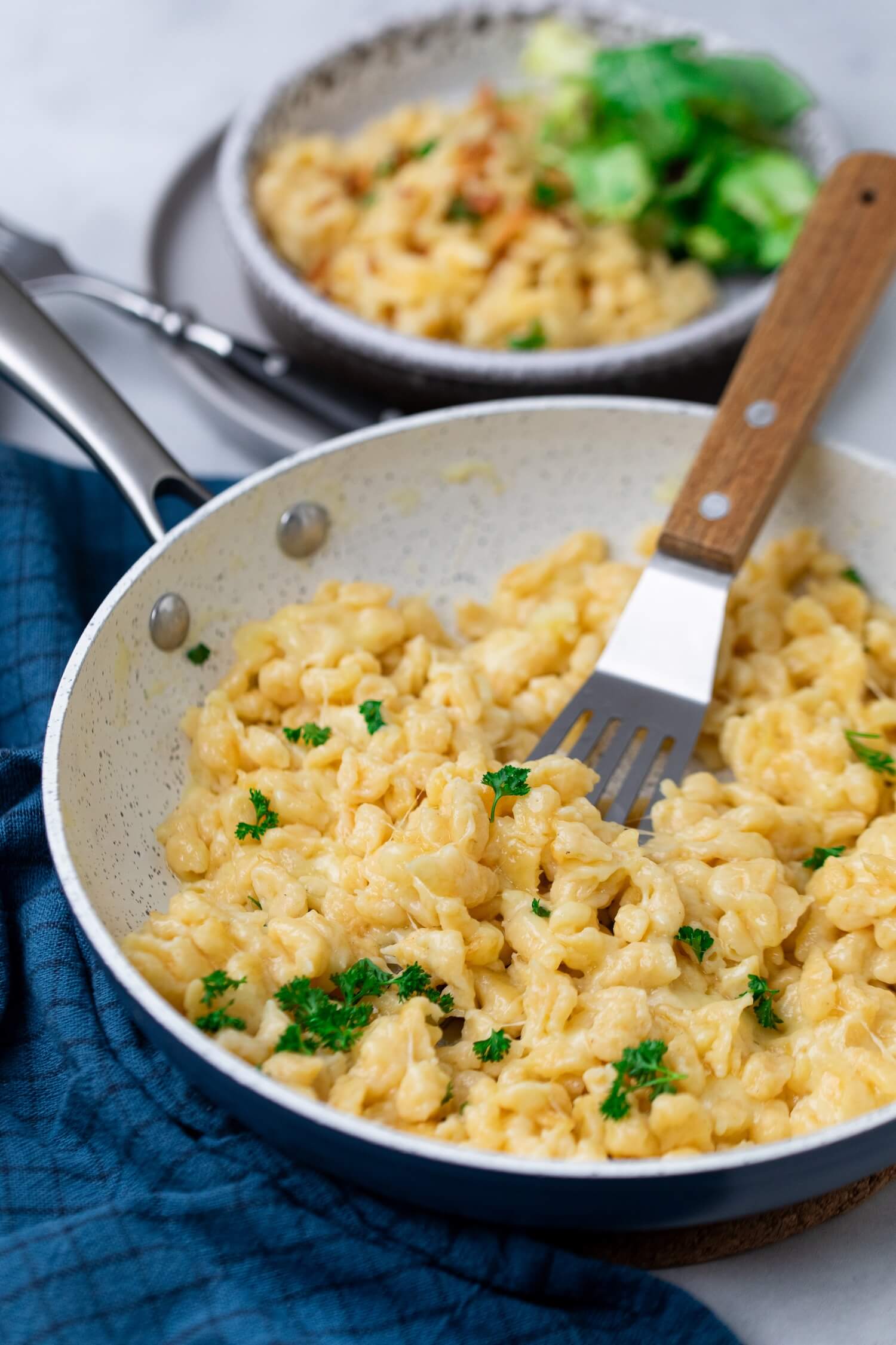 Käsespätzle mit Röstzwiebeln – einfaches Rezept wie im Allgäu - Einfach ...