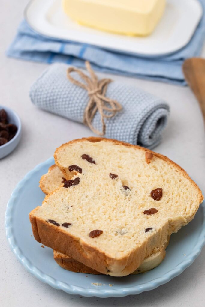 Omas Rosinenstuten für das Familienfrühstück backen