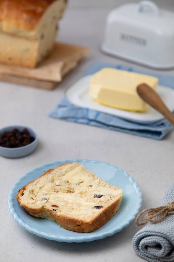 Omas Rosinenstuten für das Familienfrühstück backen