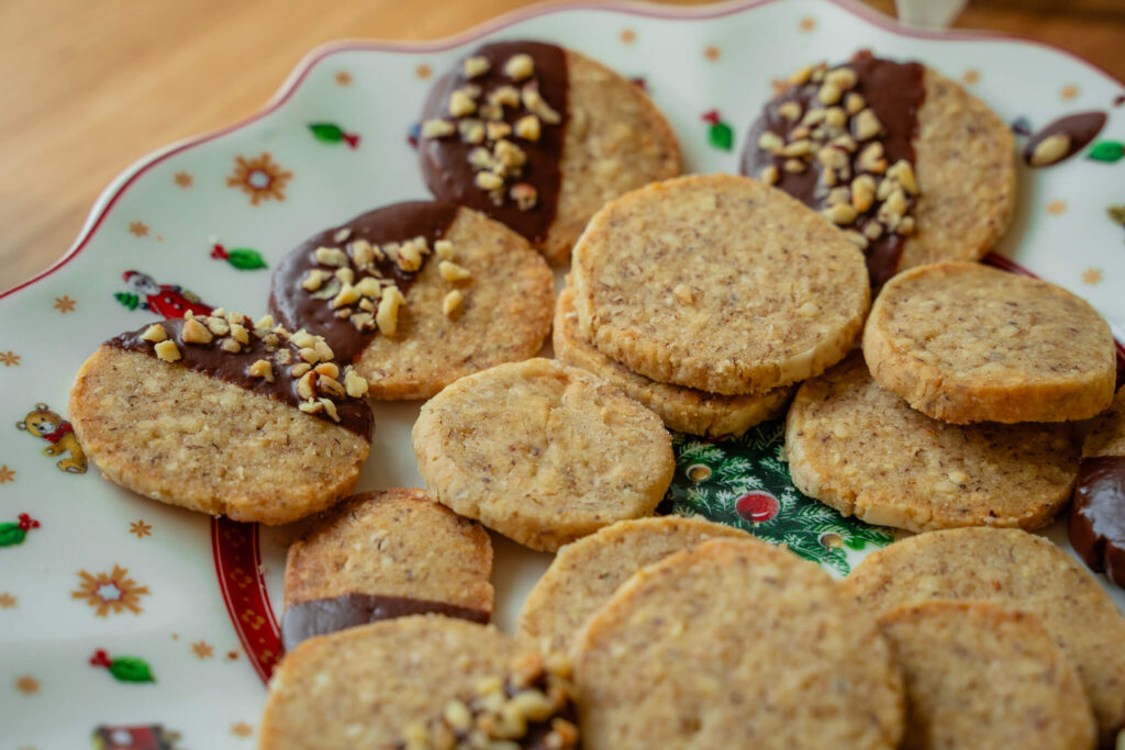 Schnelle Nussplätzchen vom Blech – mit Schoko und Krokant