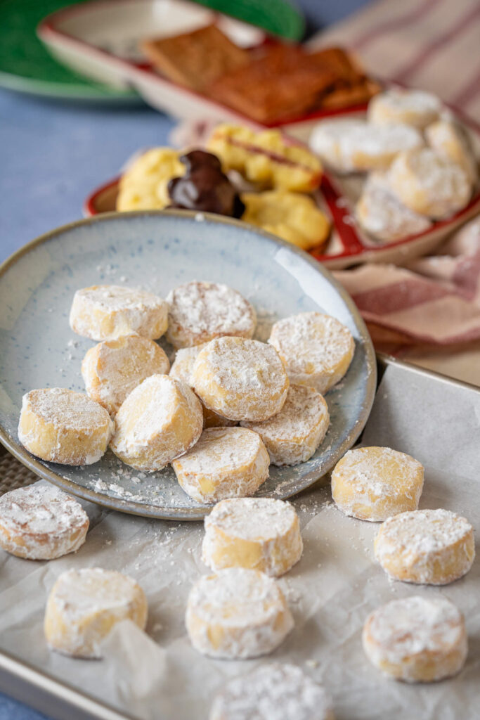 Marzipan Plätzchen wie bei Oma - kleine Marzipan Knöpfe mit wenigen Zutaten