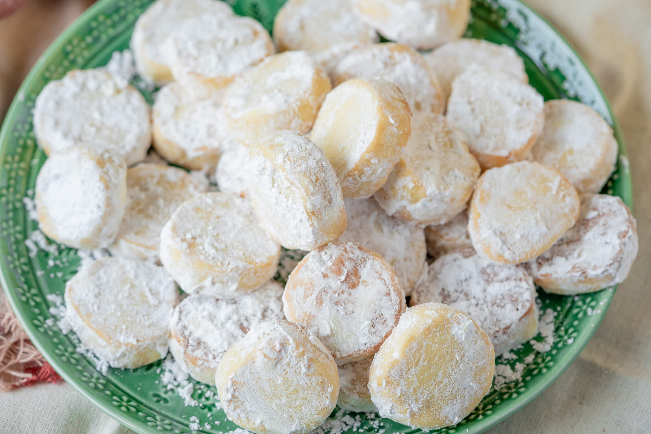 Marzipan Knöpfe - Omas Marzipan Plätzchen