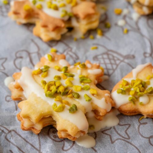 Pistazien-Marzipan-Plätzchen – zarte Weihnachtsplätzchen zum Ausstechen