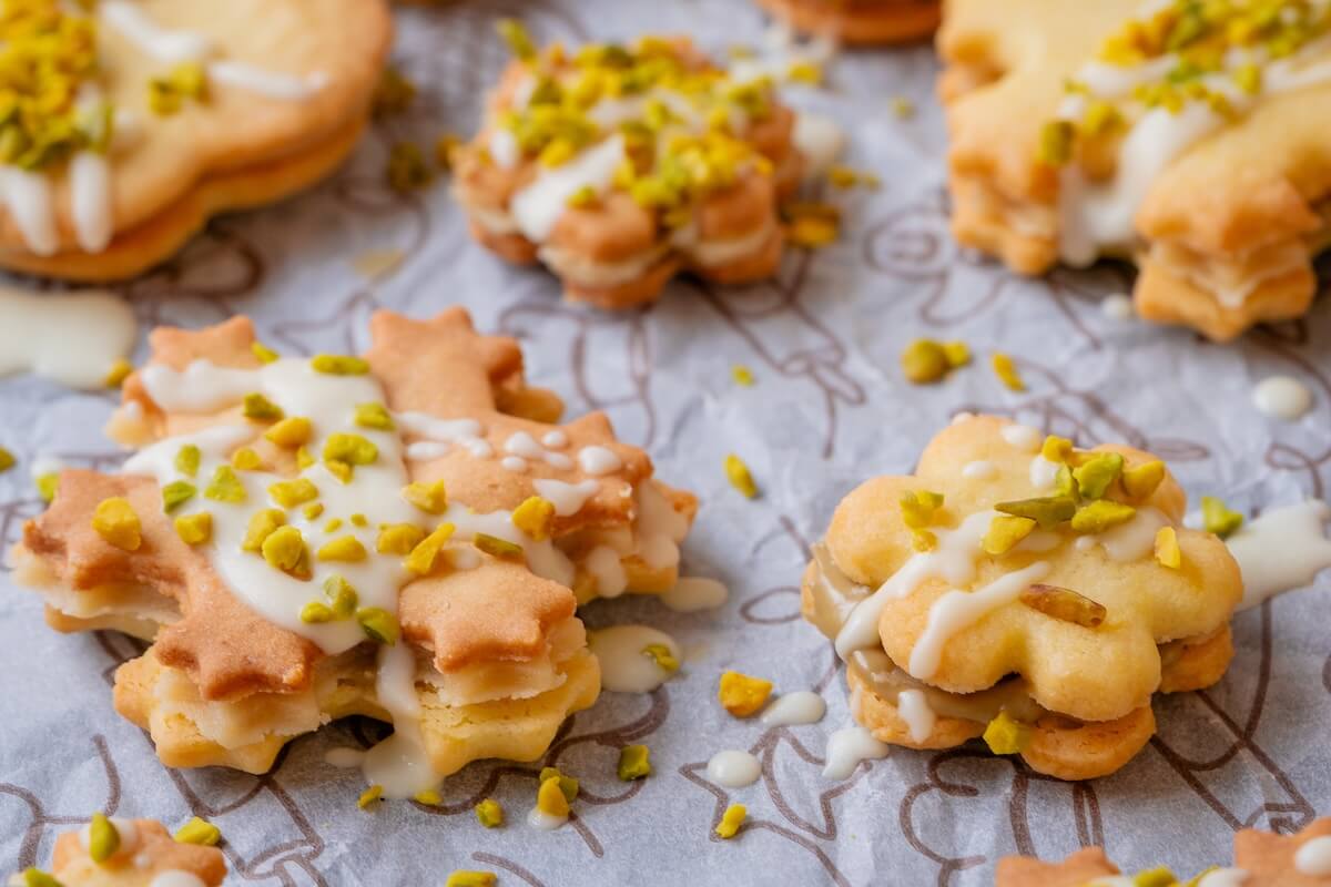 Pistazien-Marzipan-Plätzchen - zarte Weihnachtsplätzchen zum Ausstechen