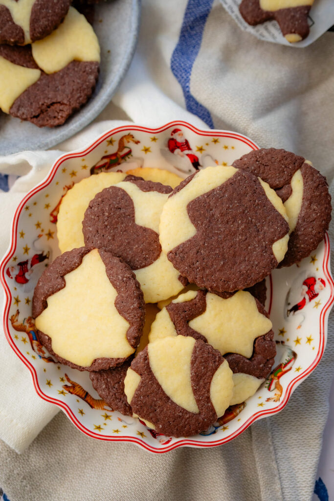 Hübsches Schwarz-Weiss Gebäck, das richtig lecker schmeckt