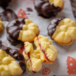 Zartes Spritzgebäck mit Marmelade