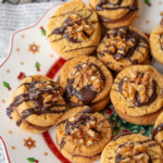 Einfache Walnussplätzchen mit Nougatfüllung