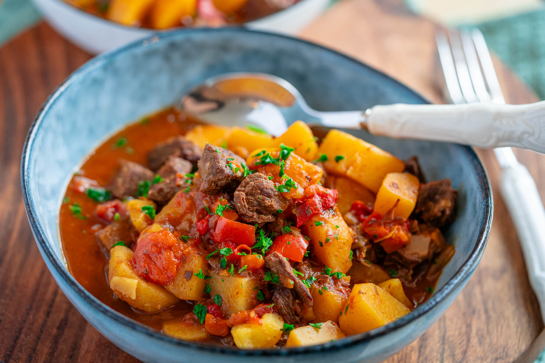 Zartes Gulasch aus einem Topf