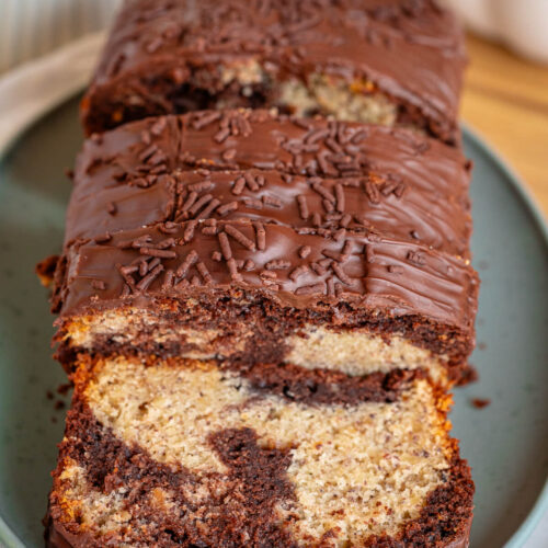 Nuss-Marmorkuchen mit Nutella-Topping