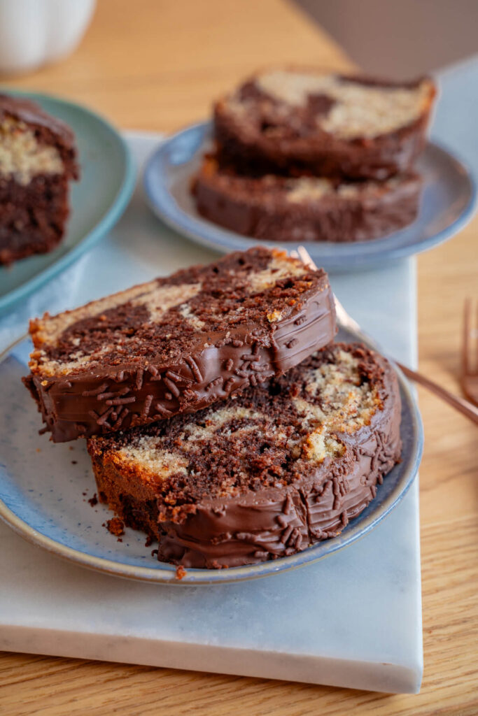 Nuss-Marmorkuchen mit Nutella-Topping: saftig, einfach, klassisch