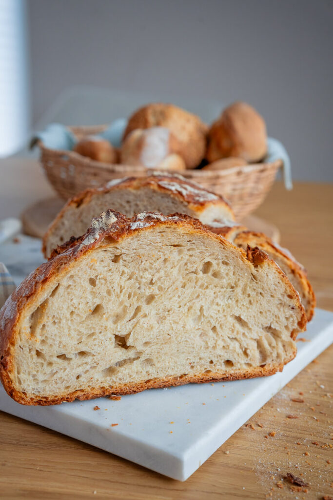 Einfaches Buttermilchbrot – wenig Hefe, knusprige Kruste