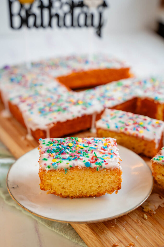 Zahlenkuchen „5“ – Konfetti Fantakuchen für Kinder