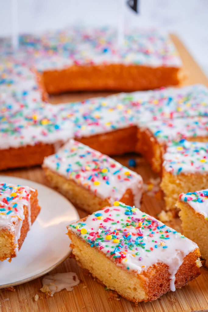 Zahlenkuchen „5“ – Konfetti Fantakuchen für Kinder