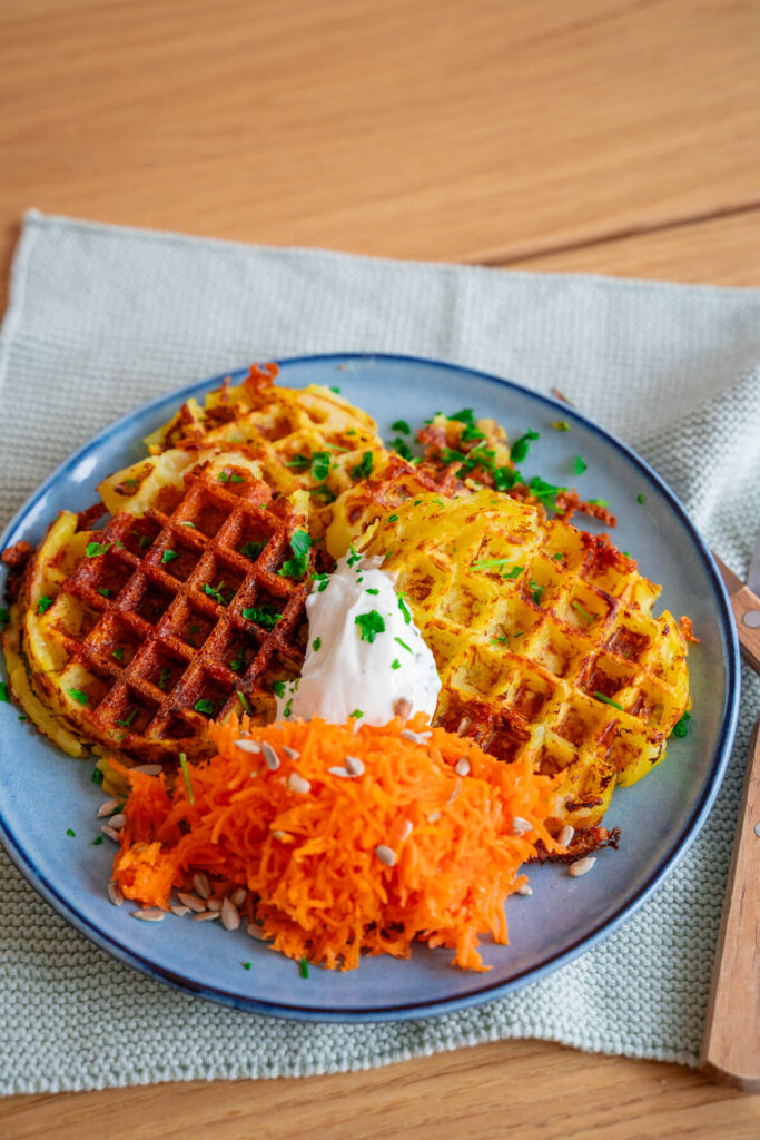 Karottensalat mit Kartoffelwaffeln