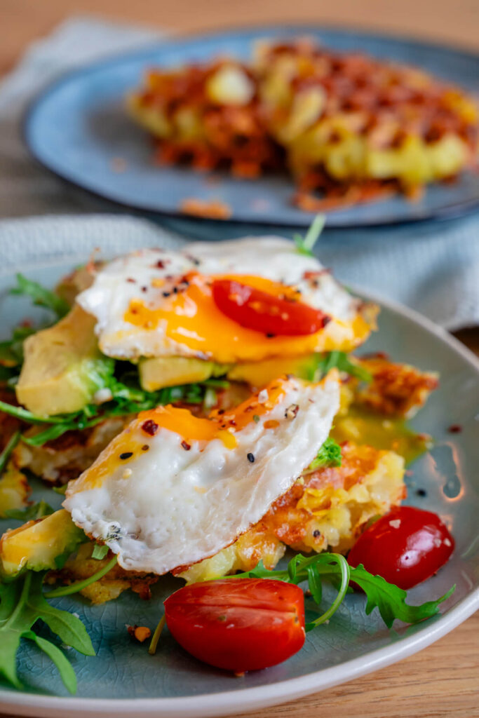 Kartoffelwaffel mit Spiegelei & Avocado