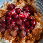 Milchreis mit Quark und Kirschen