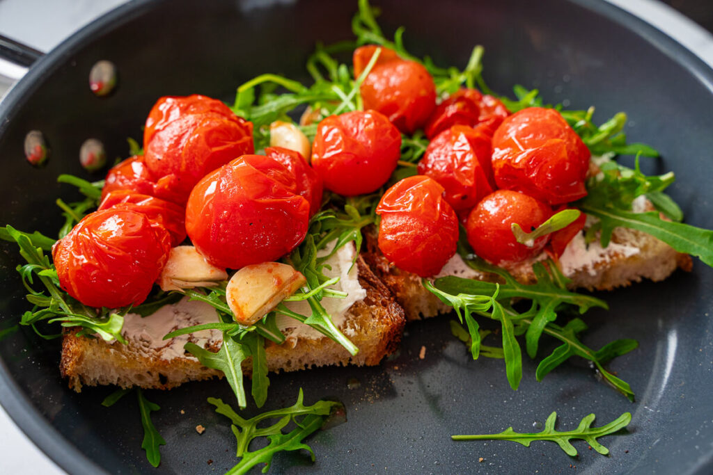 Burrata Brot mit Ofentomaten – perfekt zur Resteverwertung