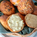 Weiche Buttermilch-Dinkelbrötchen