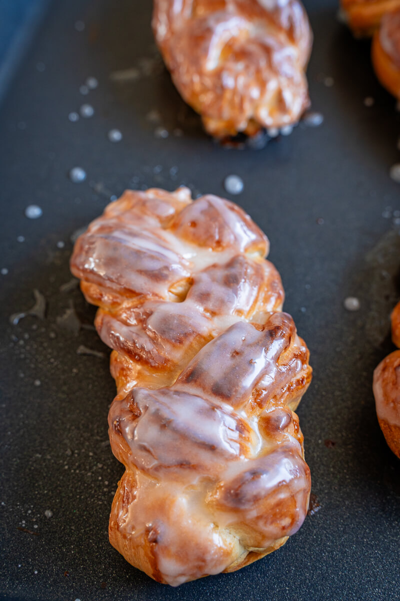 Mini Hefezöpfe mit Zuckerguss
